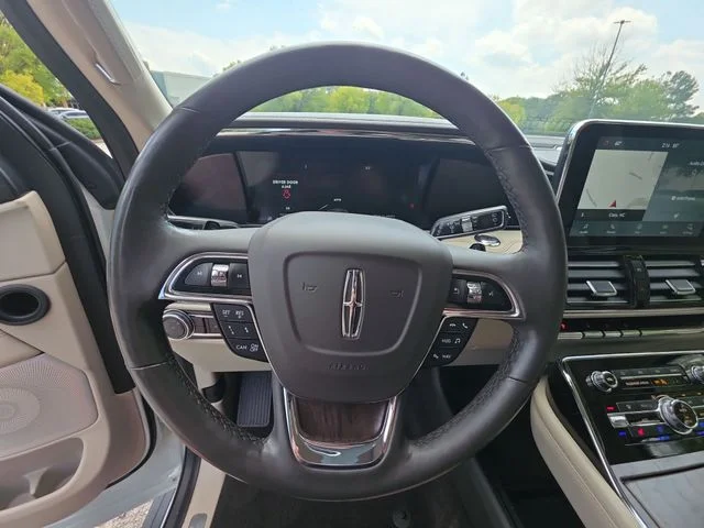Used 2020 White Lincoln Reserve image 14