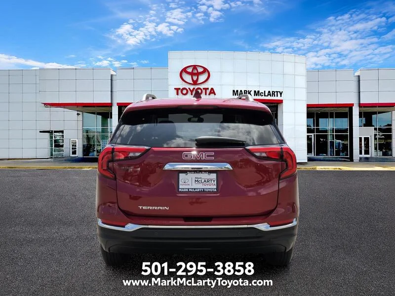 Used 2020 Red Quartz GMC FWD 4DR SLT image 4