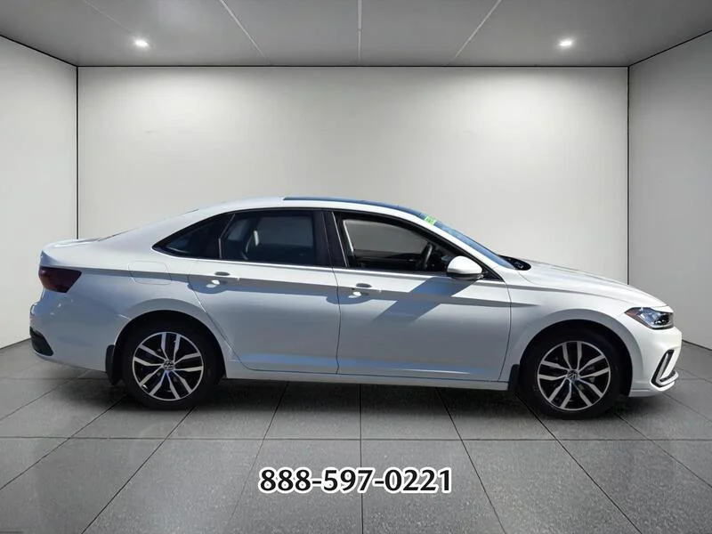 Used 2026 Opal White Pearl Volkswagen SE image 6