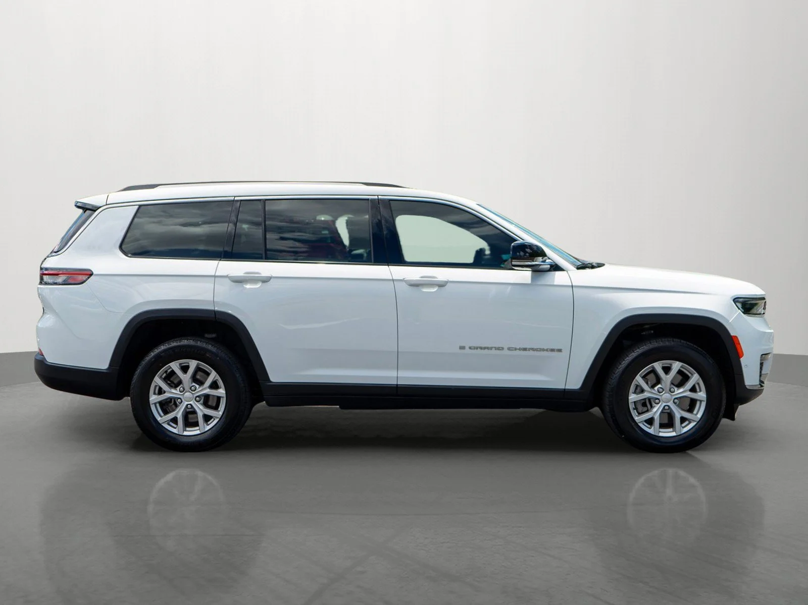 Used 2023 Bright White Clearcoat Jeep Limited image 8