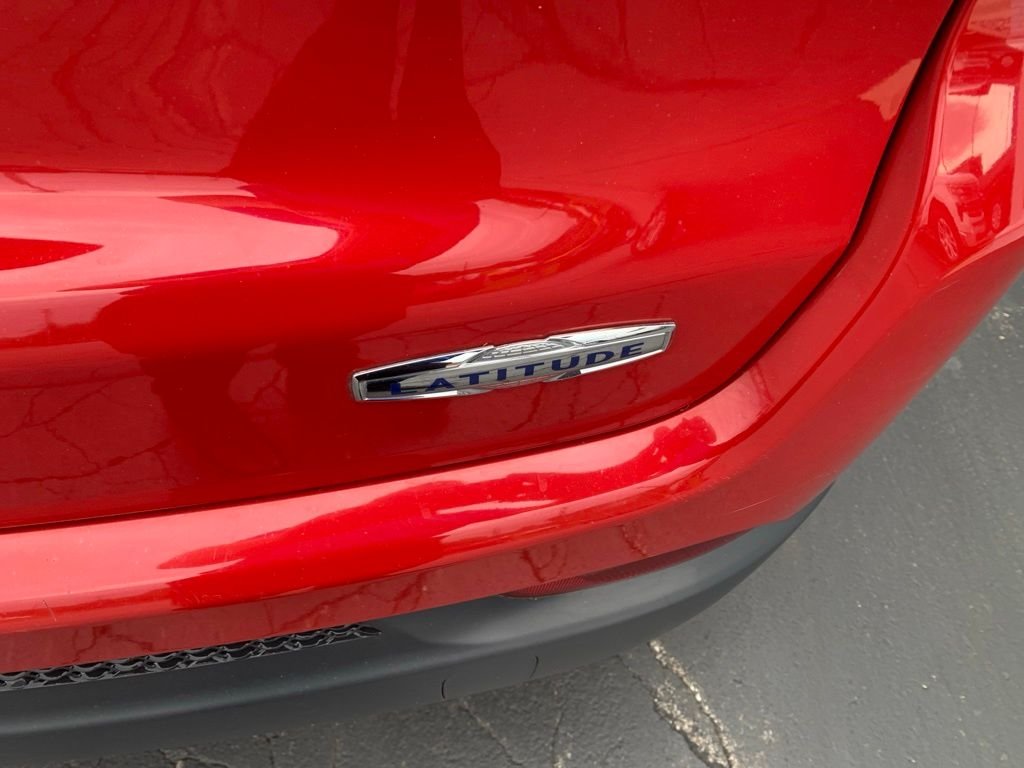 Used 2019 Redline Pearlcoat Jeep Latitude image 10