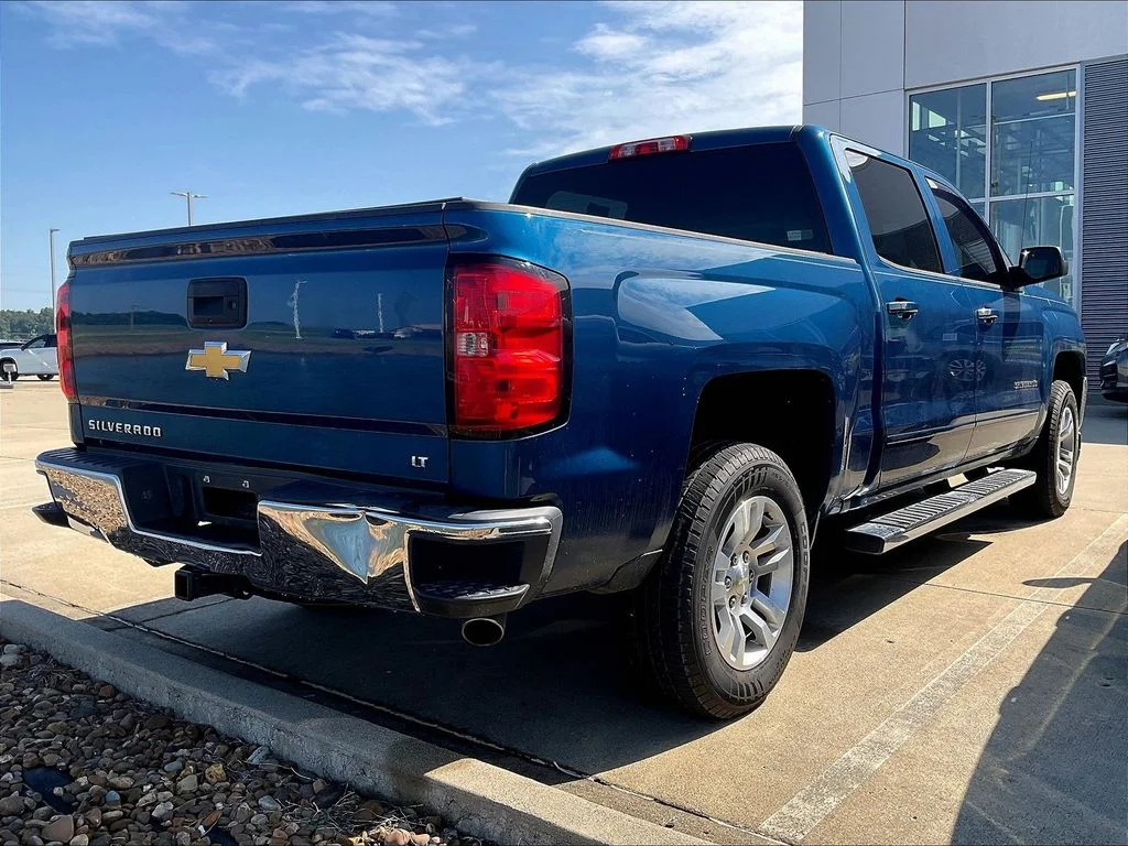 Used 2018 Blue Chevrolet LT image 2