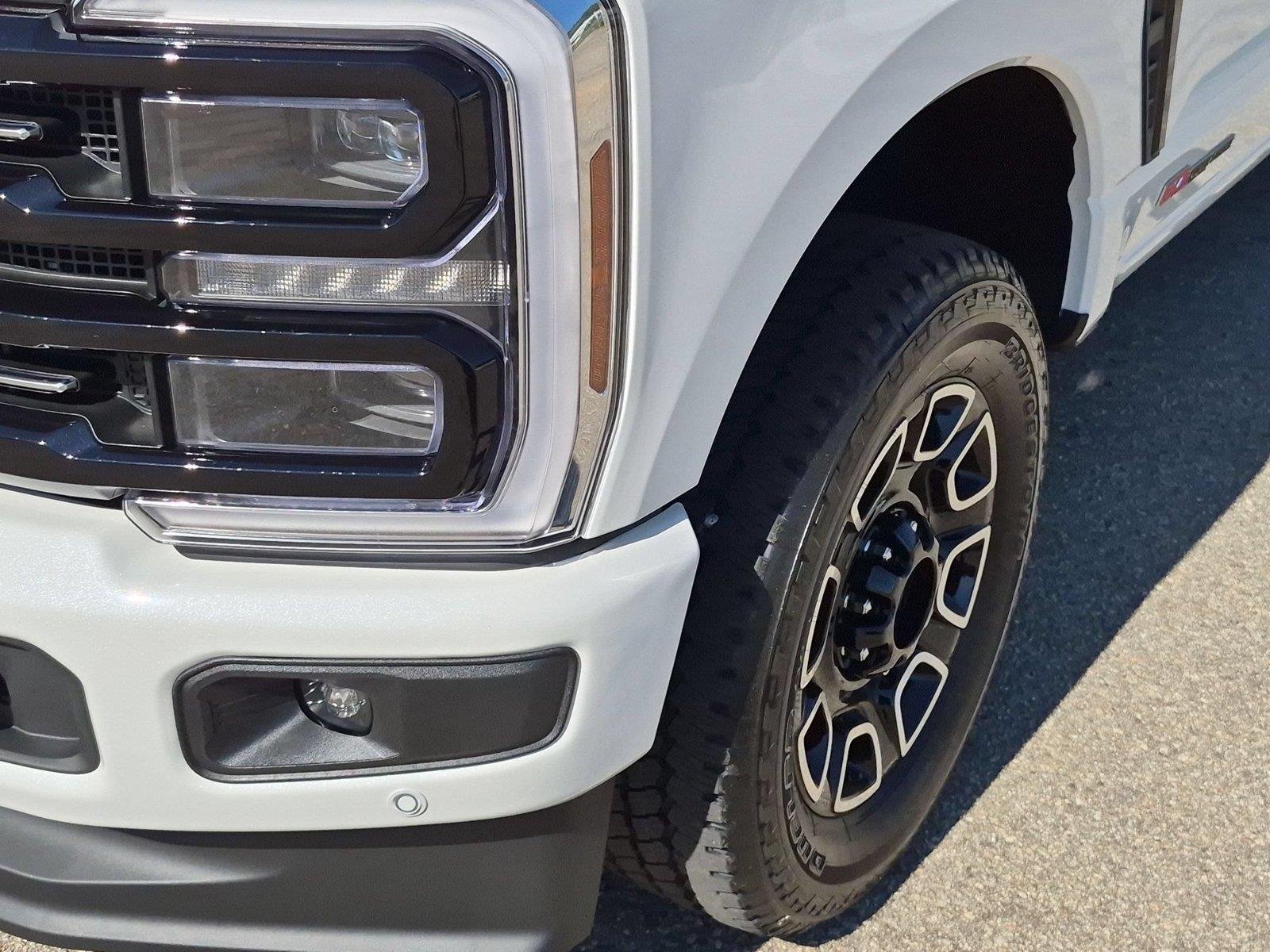 New 2027 Star White Metallic Tri-Coat Ford F-250® Platinum® image 9