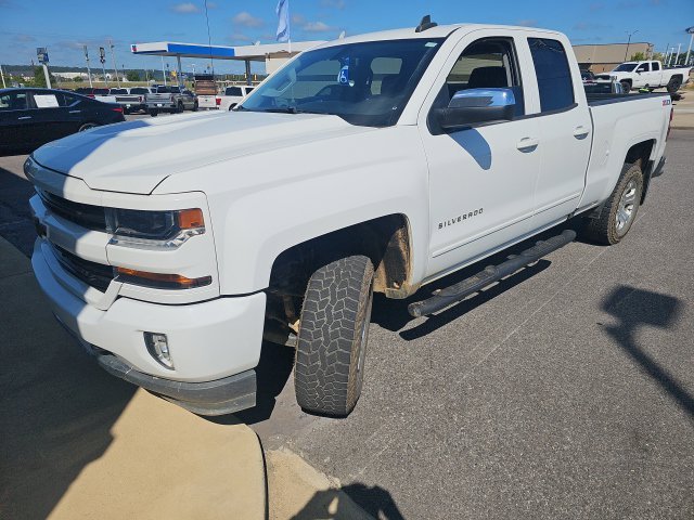 Used 2017 White Chevrolet LT image 3