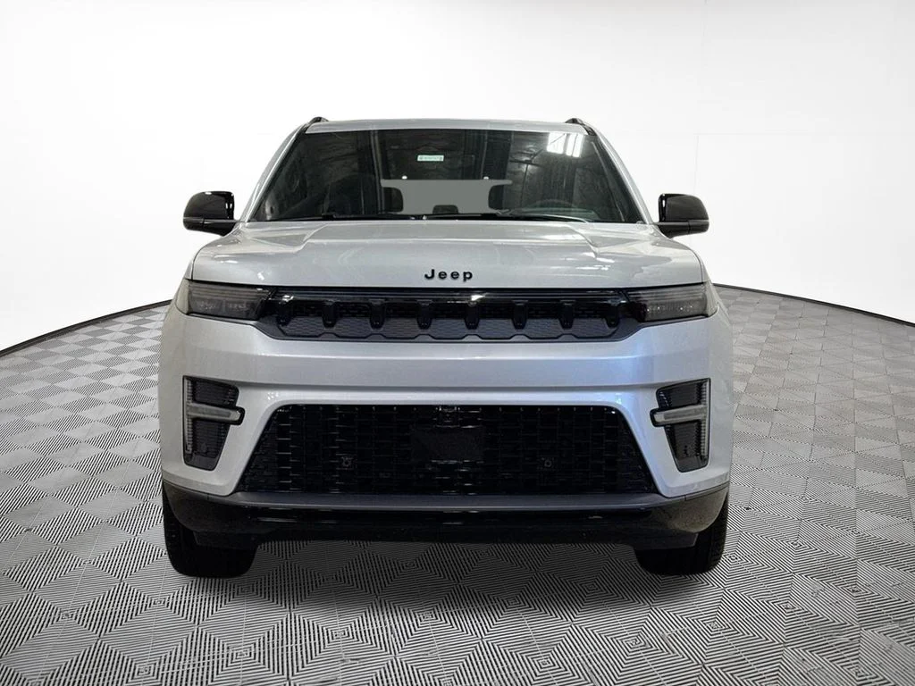 New 2026 Silver-Zynith Exterior Paint Jeep Reserve image 2