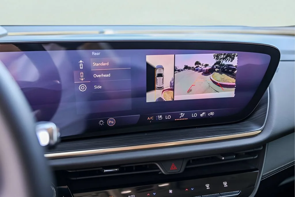 Used 2024 White Frost Tricoat Buick Avenir image 19