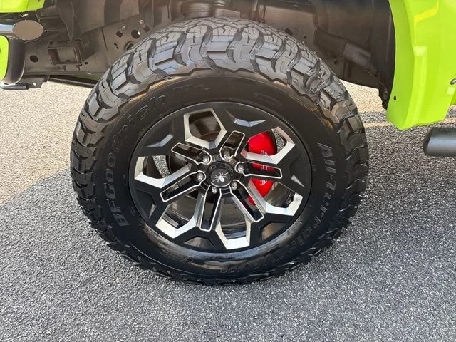 Used 2019 Green Ford XL image 11