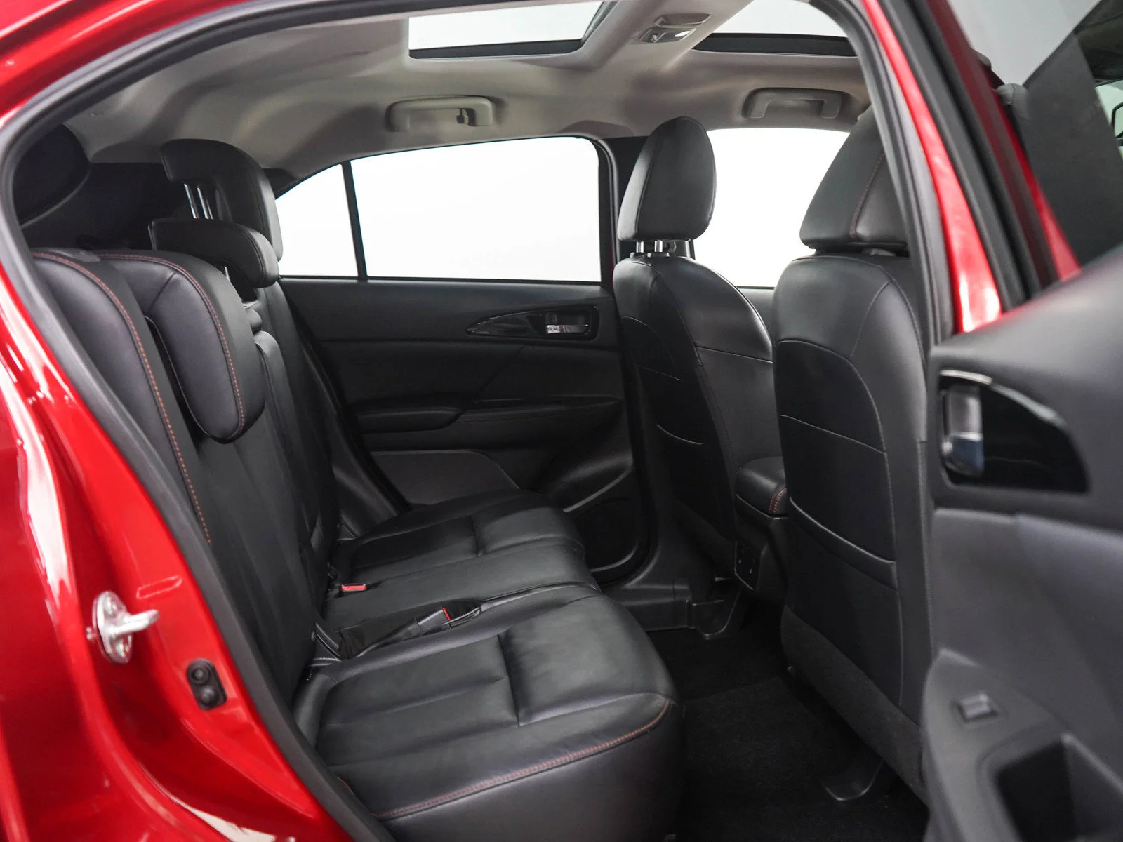 Used 2018 Red Mitsubishi SEL image 12