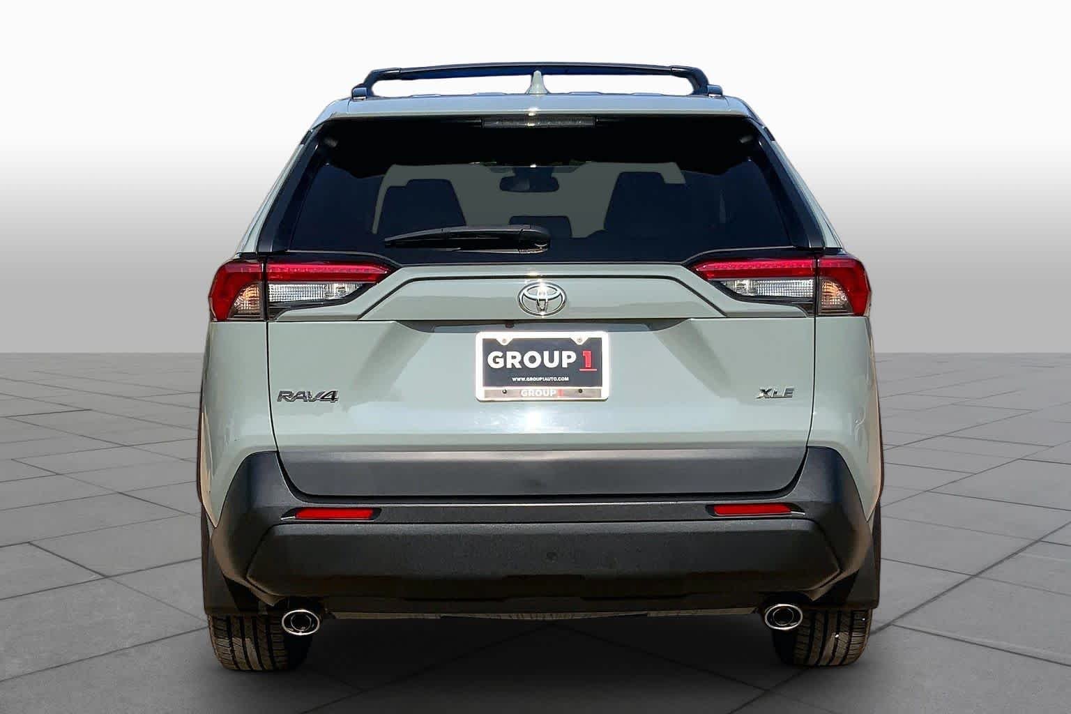 Used 2019 Lunar Rock Toyota XLE Premium image 5