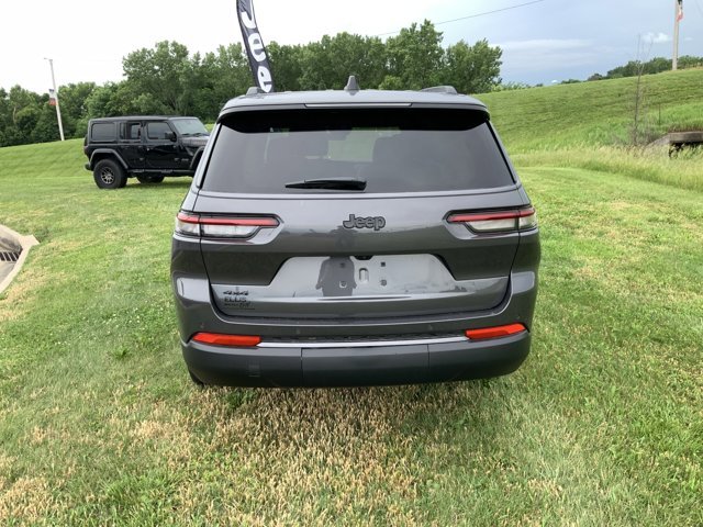 New 2026 Baltic Gray Metallic Clear-Coat Exterior Paint Jeep Limited image 4