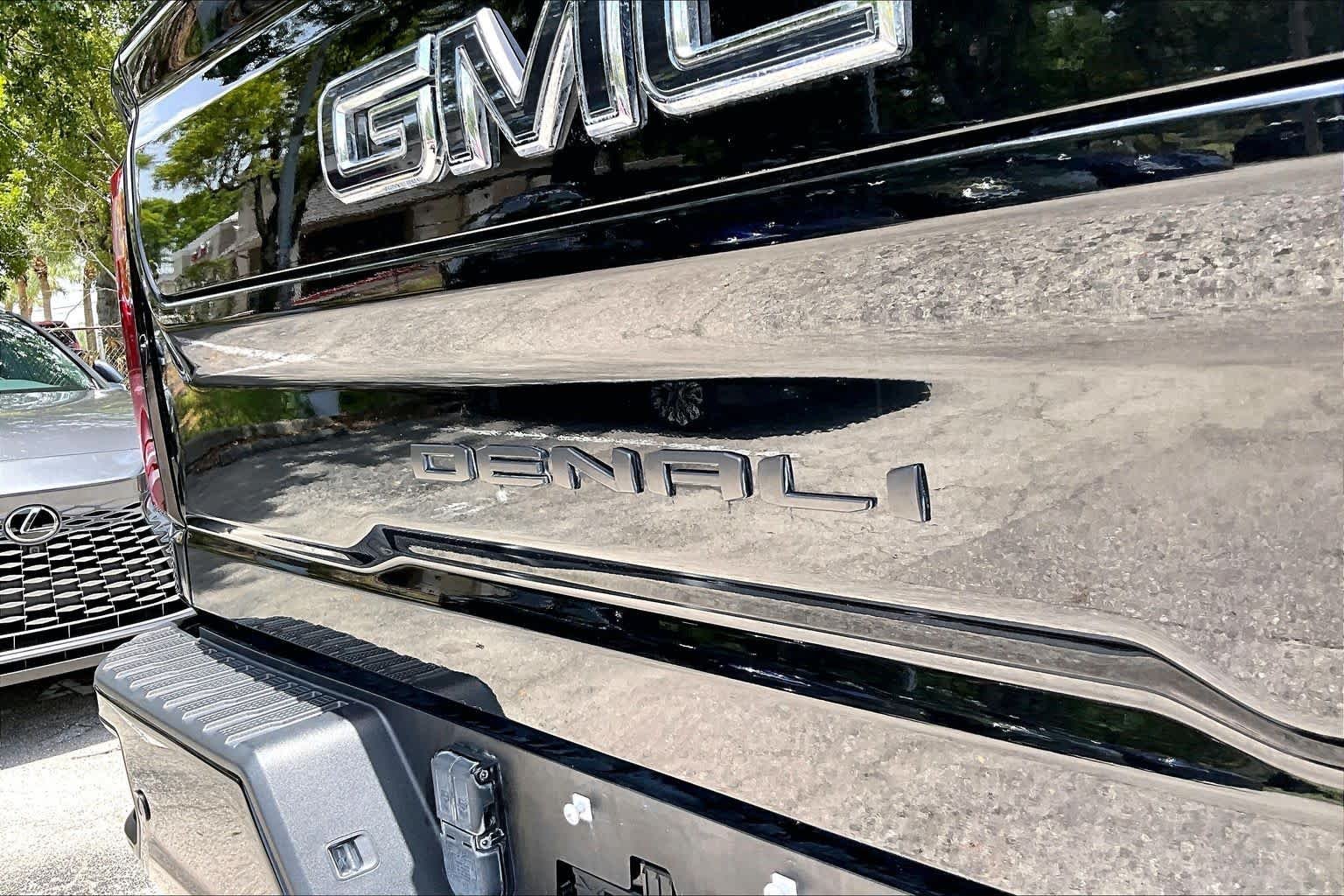 Used 2024 Onyx Black GMC Denali Ultimate image 10