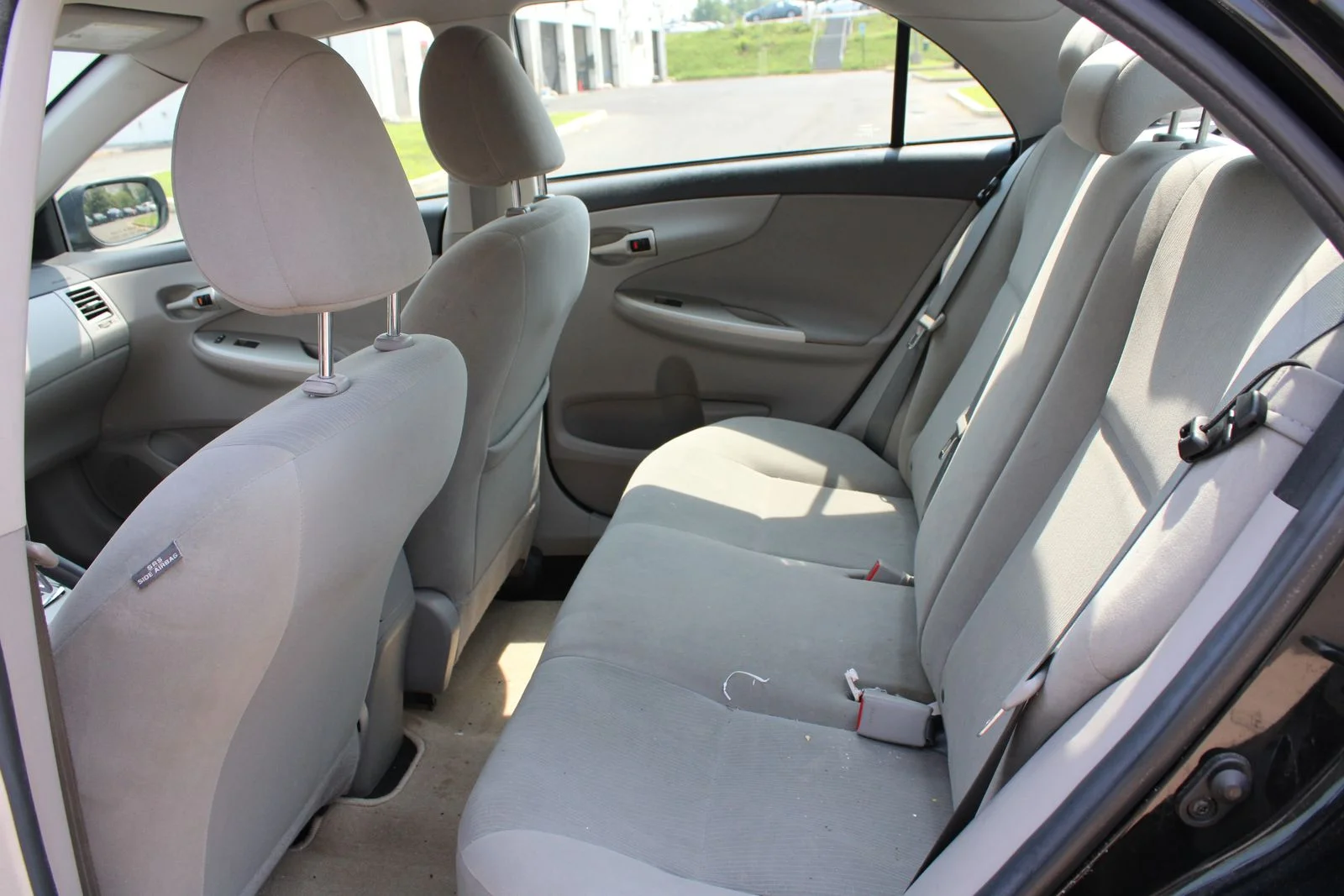 Used 2013 Black Toyota LE image 12