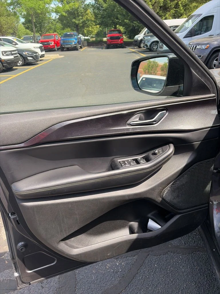 Used 2023 Gray Jeep Altitude X image 8