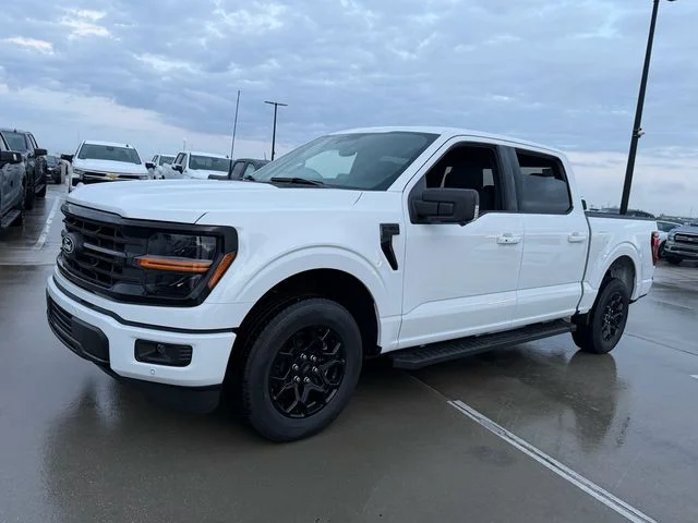 New 2026 Oxford White Ford XLT image 3