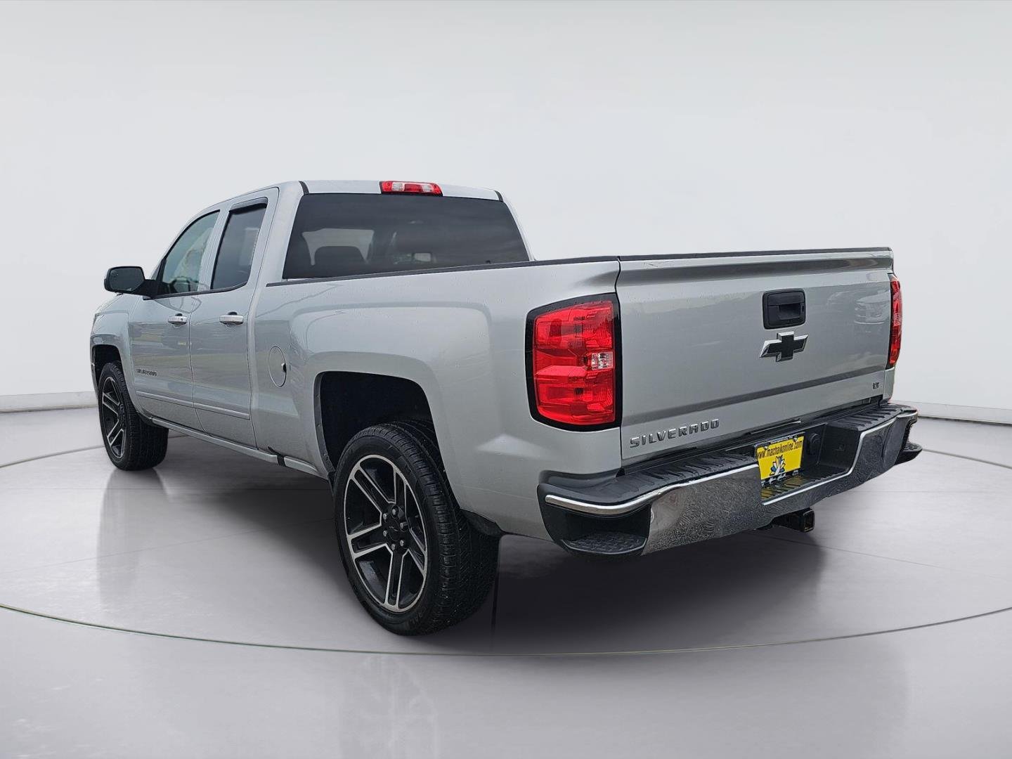 Used 2018 Silver Ice Metallic Chevrolet LT image 3