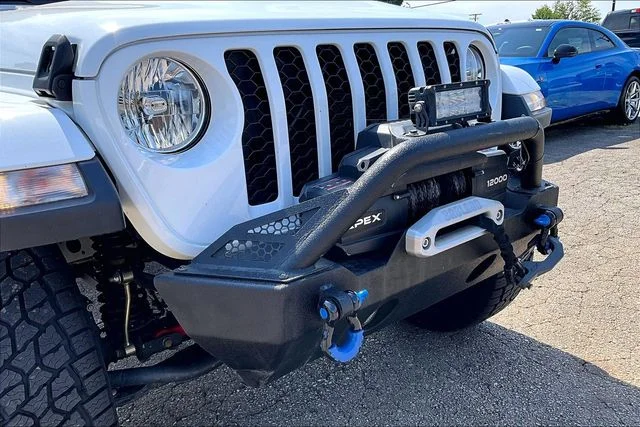Used 2021 White Jeep Sport image 27