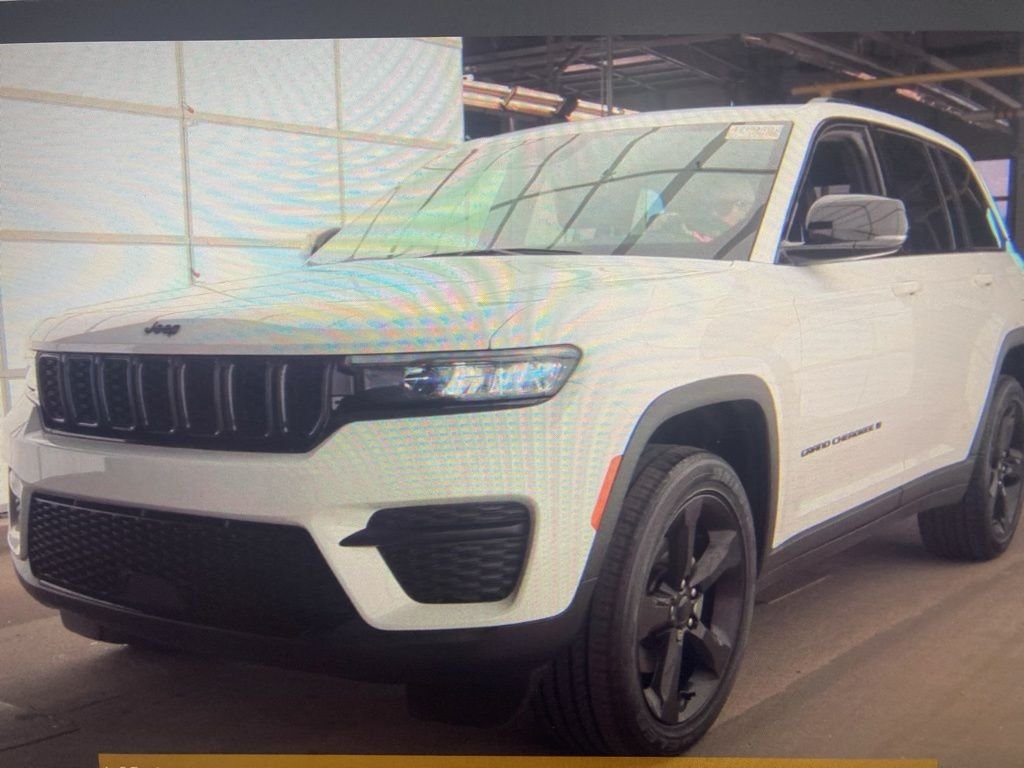 Used 2024 White Jeep Altitude X image 6