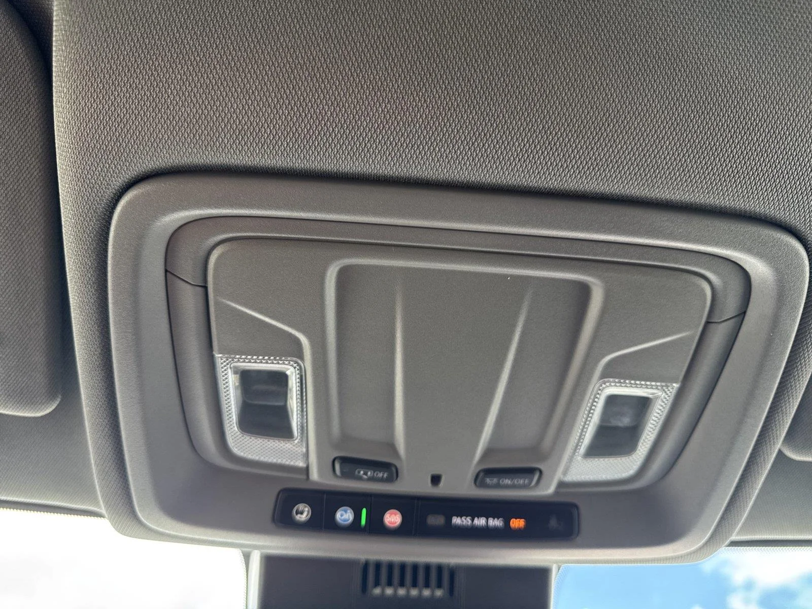Used 2022 Summit White Chevrolet Custom image 29