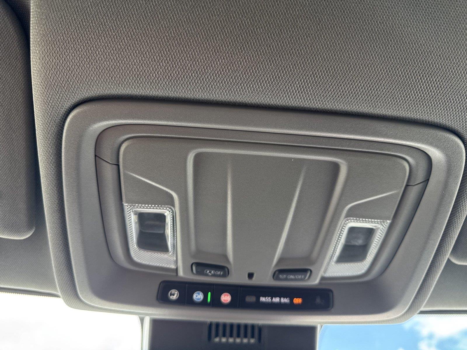 Used 2022 Summit White Chevrolet Custom image 29