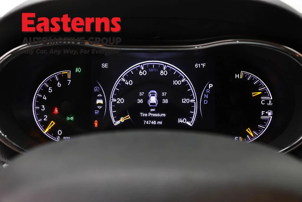 Used 2017 Silver Jeep Altitude image 18