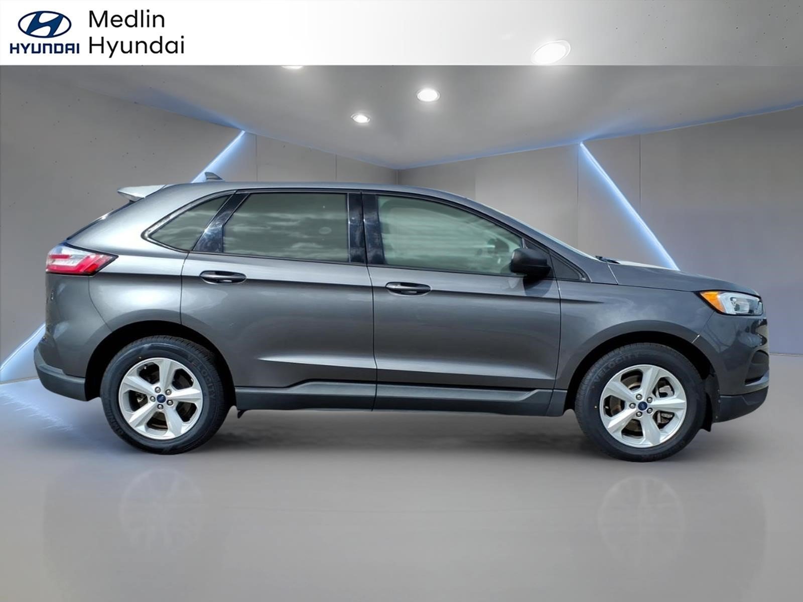 2021 Ford Edge SE - Photo 2