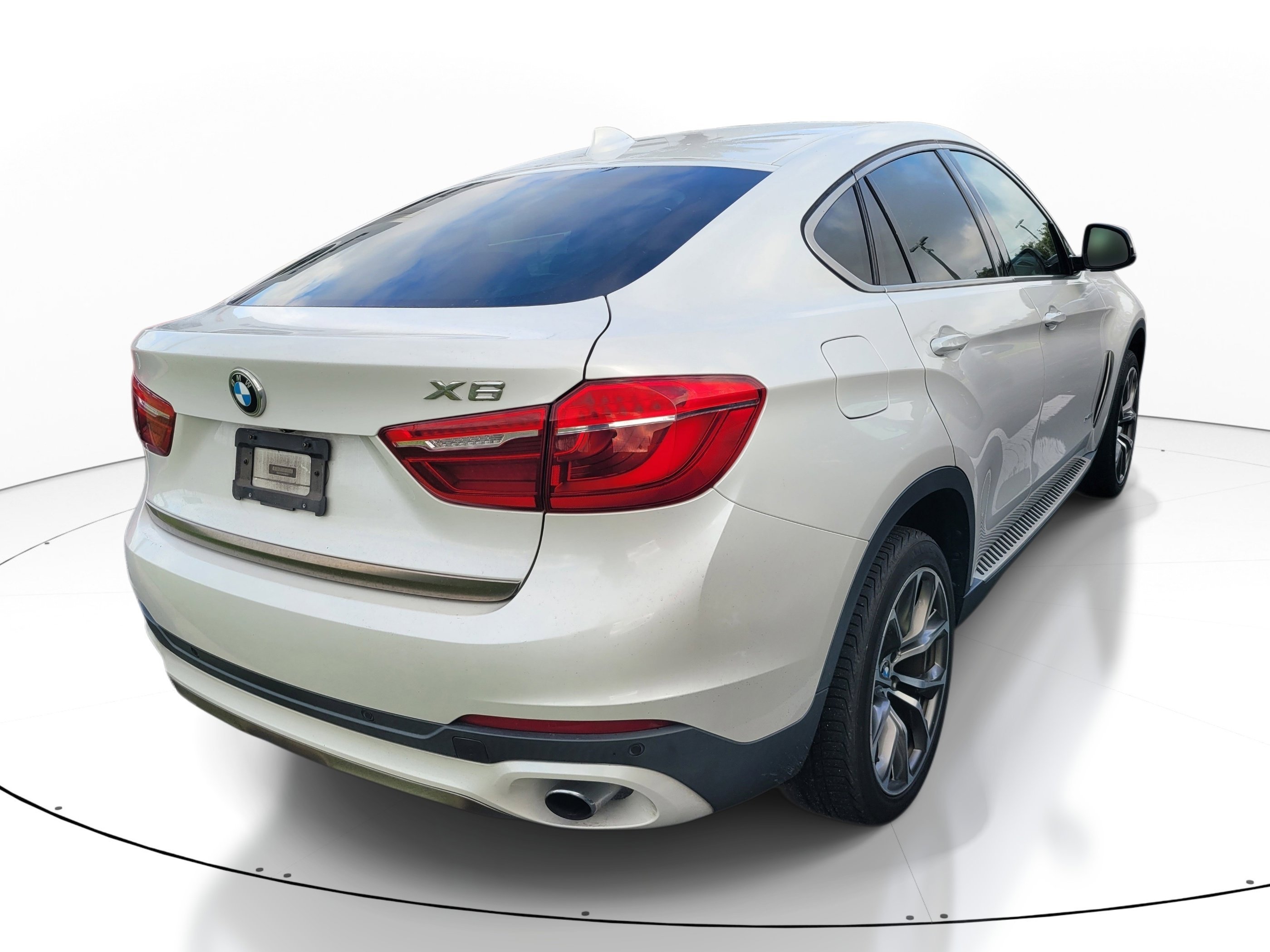Used 2016 White Metallic BMW xDrive35i image 4