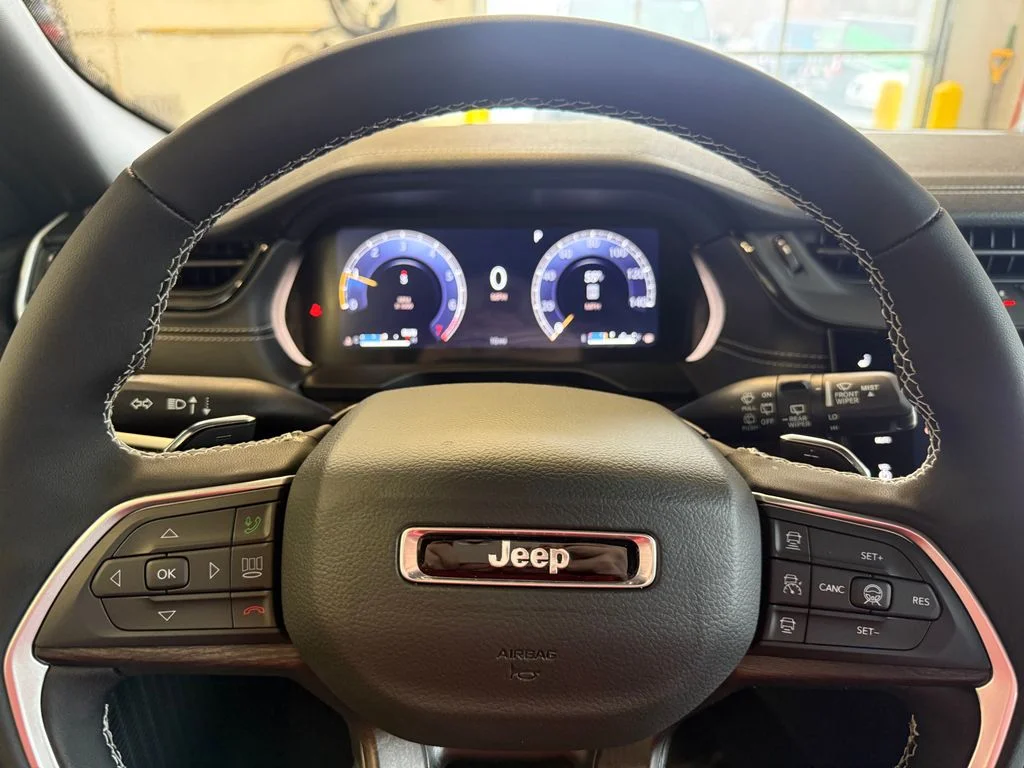 New 2026 Diamond Black Crystal Pearl-Coat Exterior Paint Jeep Altitude image 20