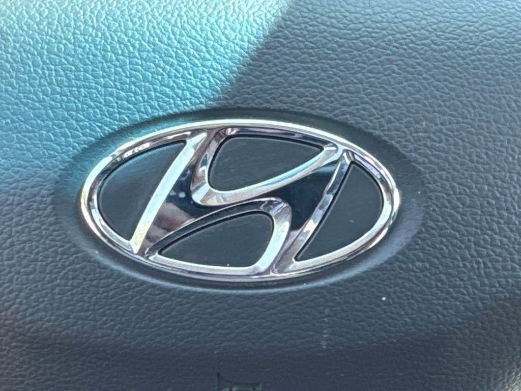 2022 Hyundai Kona Limited - Photo 35