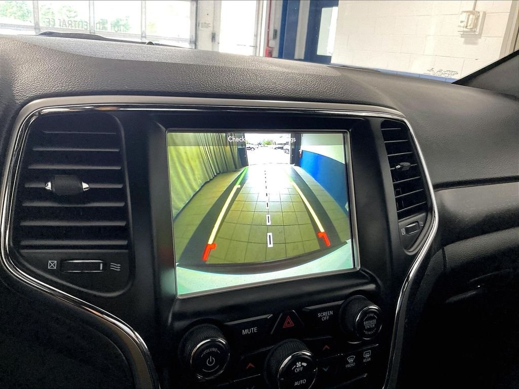 Used 2018 White Jeep Altitude image 19
