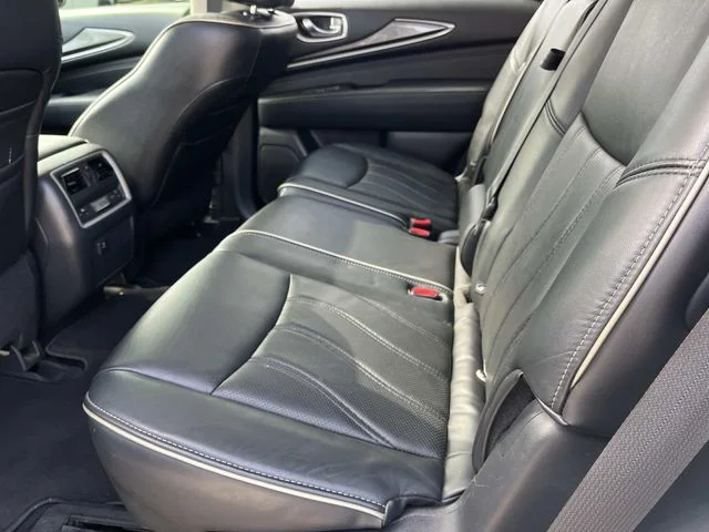 Used 2017 White INFINITI Base image 22
