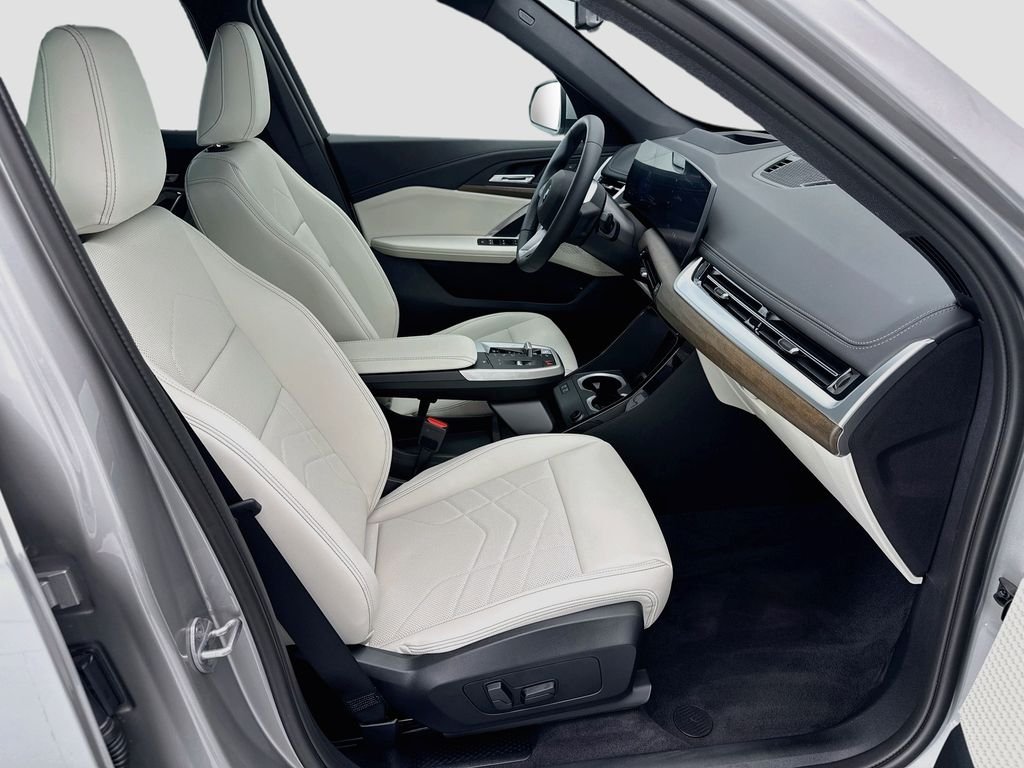 New 2027 Space Silver Metallic BMW xDrive28i image 19