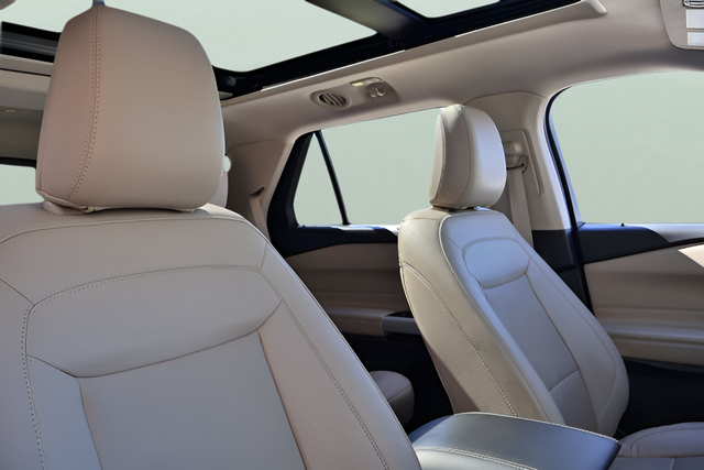 Used 2023 White Ford Limited image 18