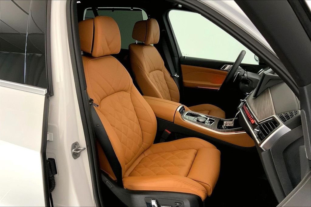 Used 2026 Mineral White Metallic BMW  image 7