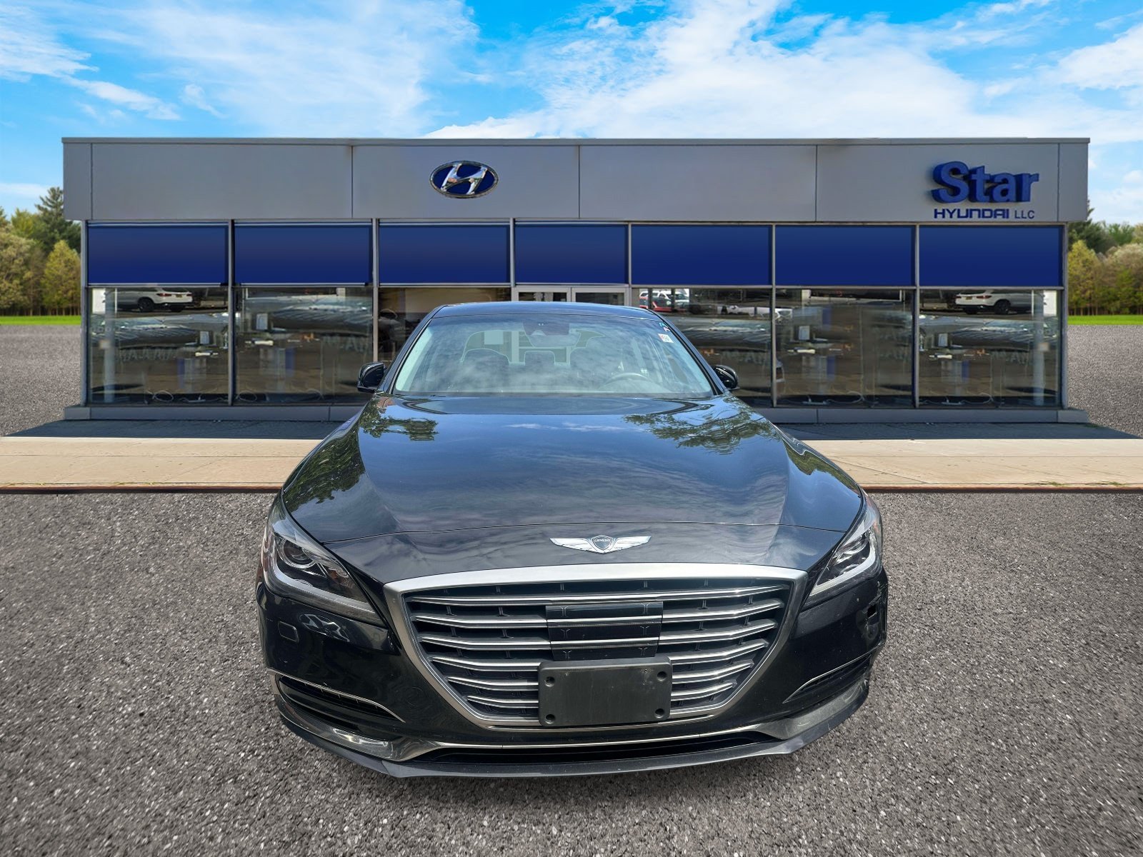 Used 2018 Black Genesis 3.8L image 2