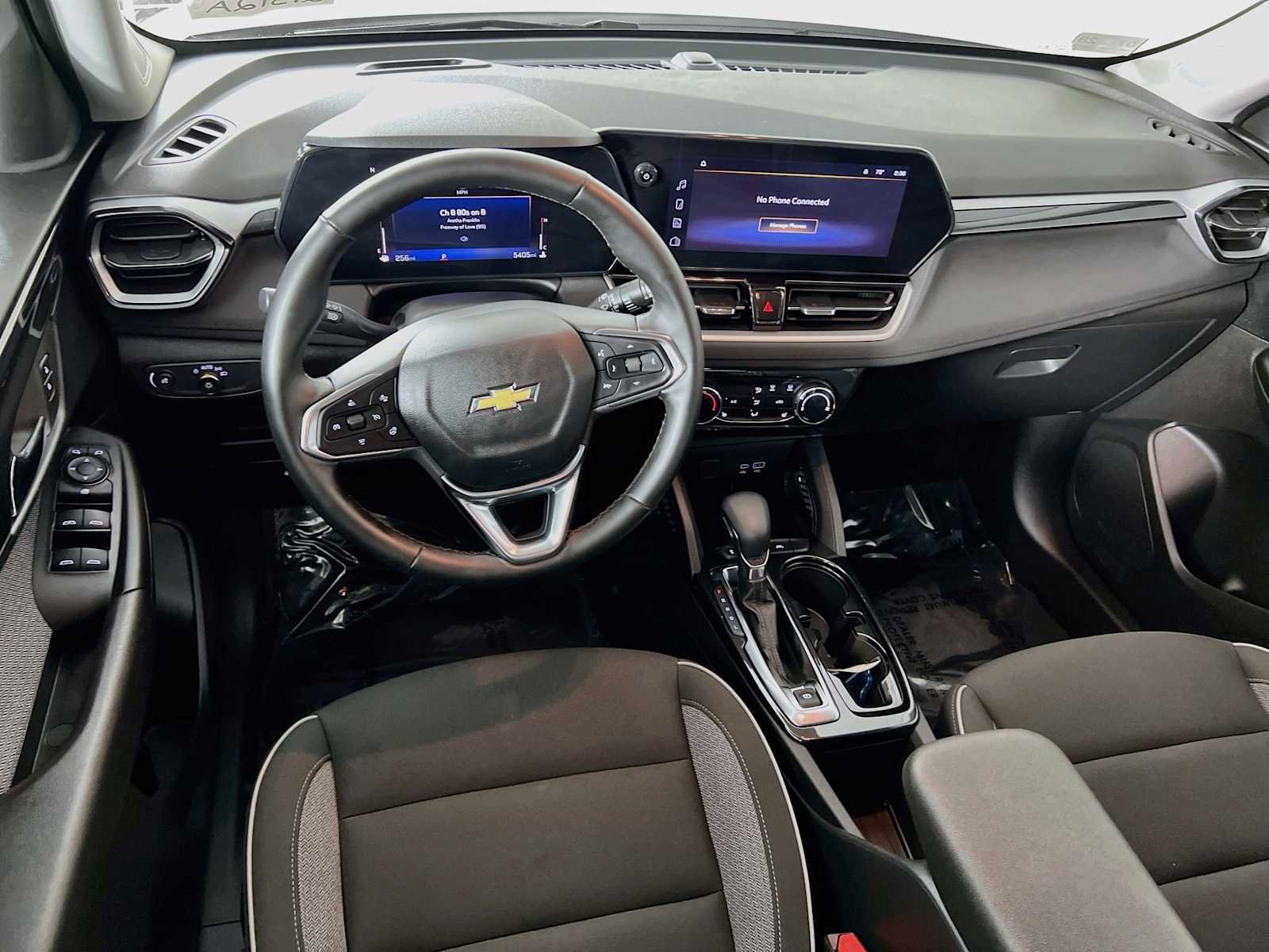 Used 2025 Summit White Chevrolet LT image 21