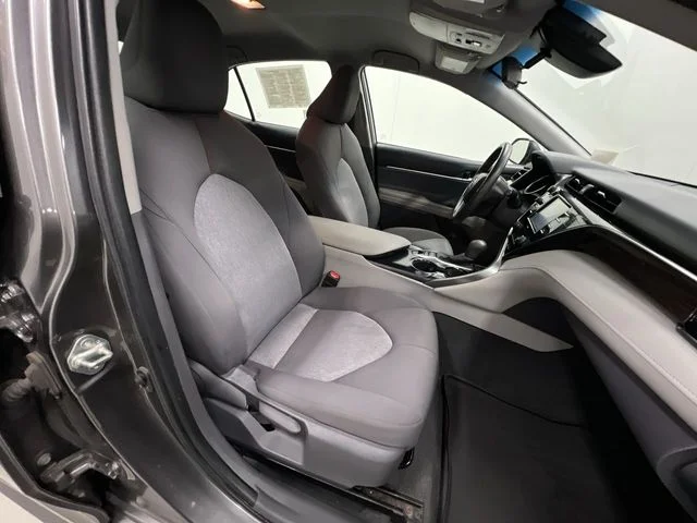 2020 Toyota Camry LE - Photo 26