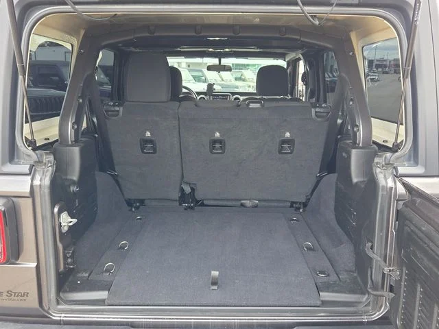 Used 2021 Gray Jeep Unlimited Sahara image 12
