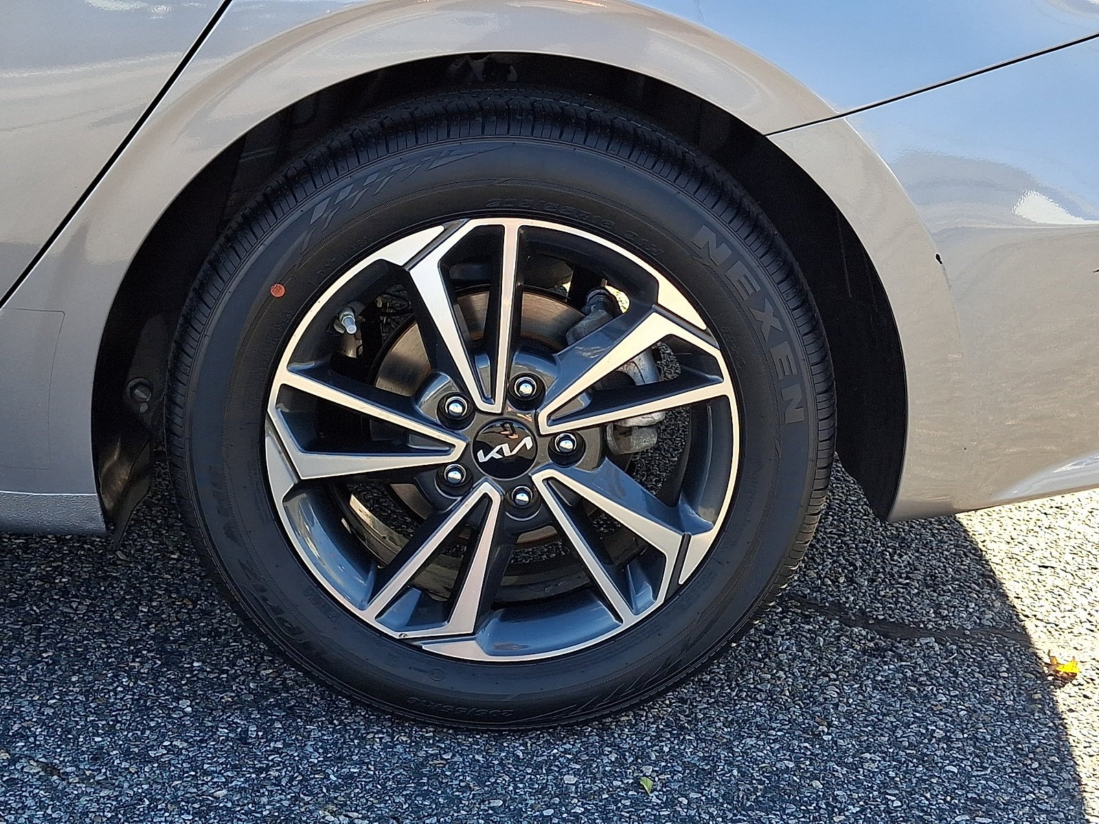 Used 2024 Steel Gray Kia LXS image 8