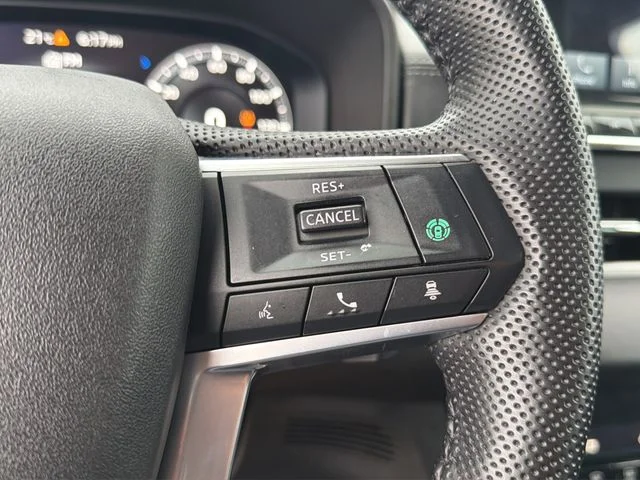 Used 2023  Mitsubishi SE image 23