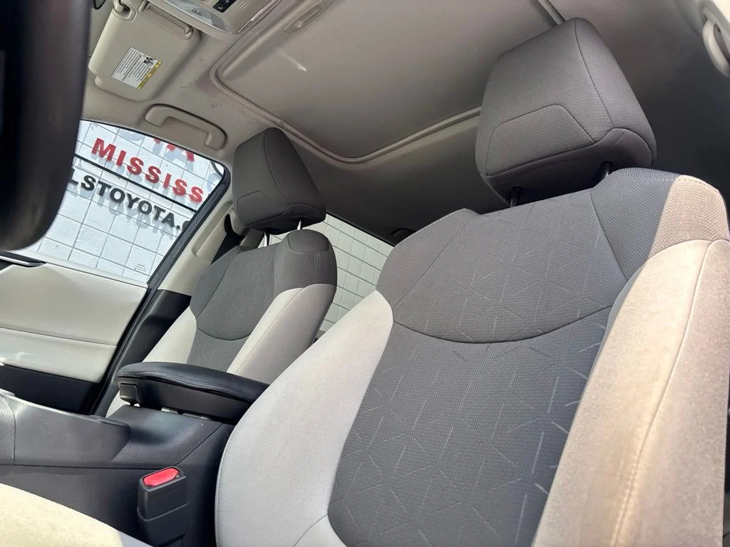 Used 2019 Gray Toyota XLE image 9