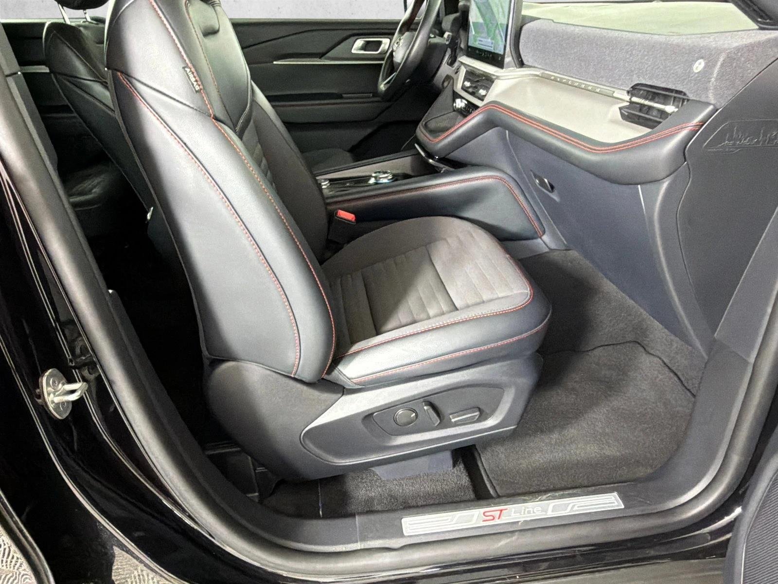 Used 2025 Agate Black Metallic Ford ST-Line image 14