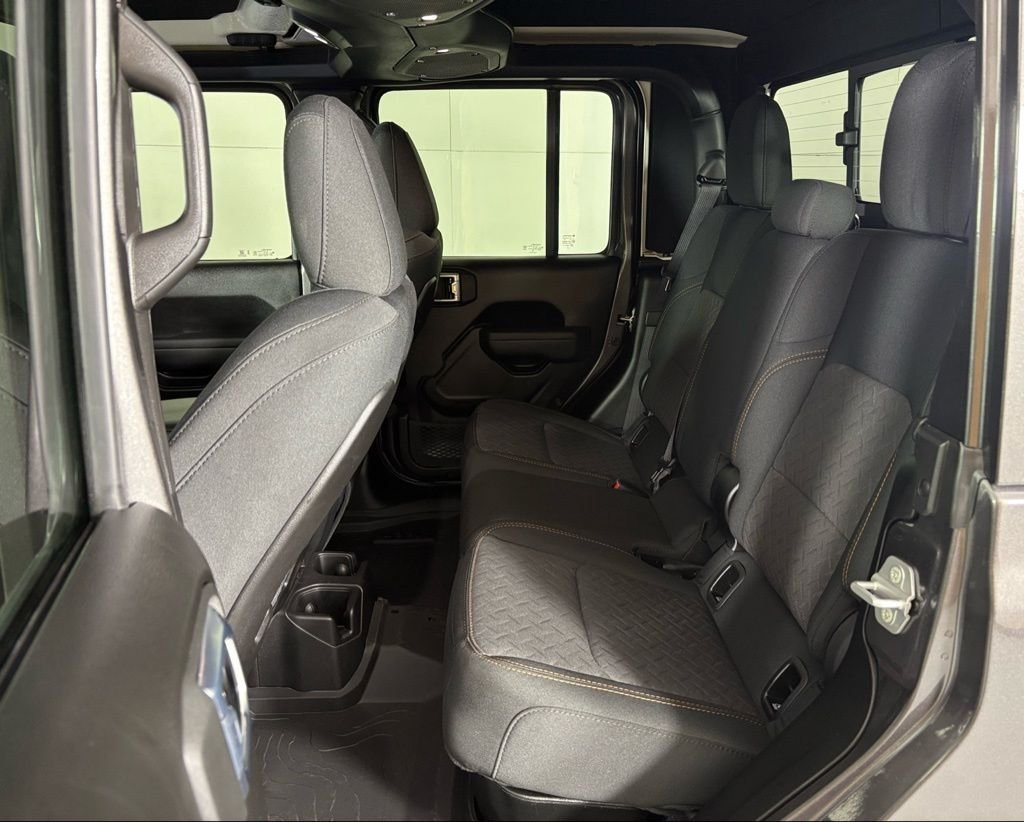 New 2026 Granite Crystal Metallic Clearcoat Jeep Mojave image 36