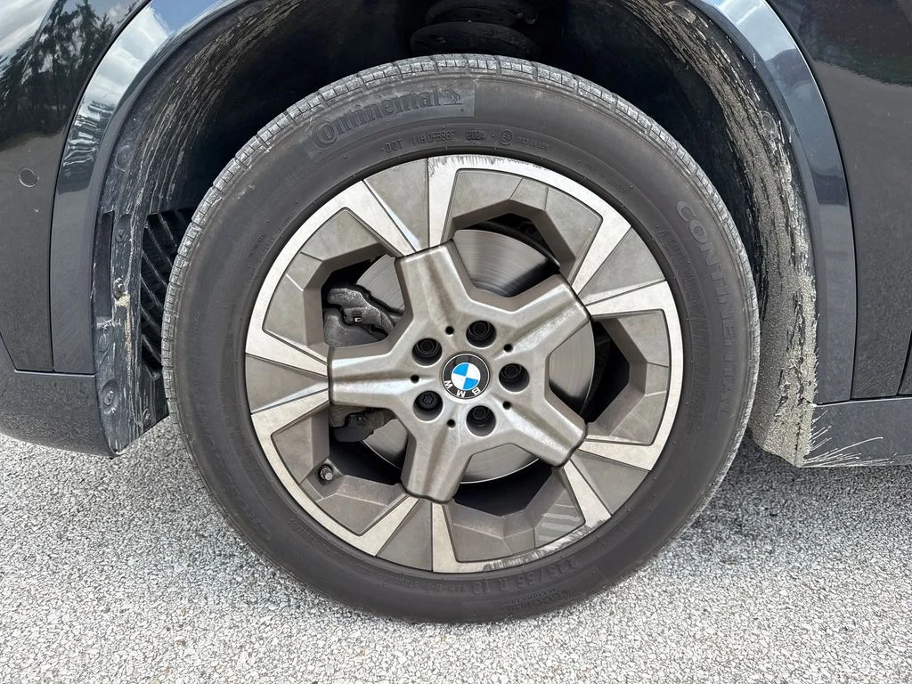 Used 2023 Black BMW xDrive28i image 10