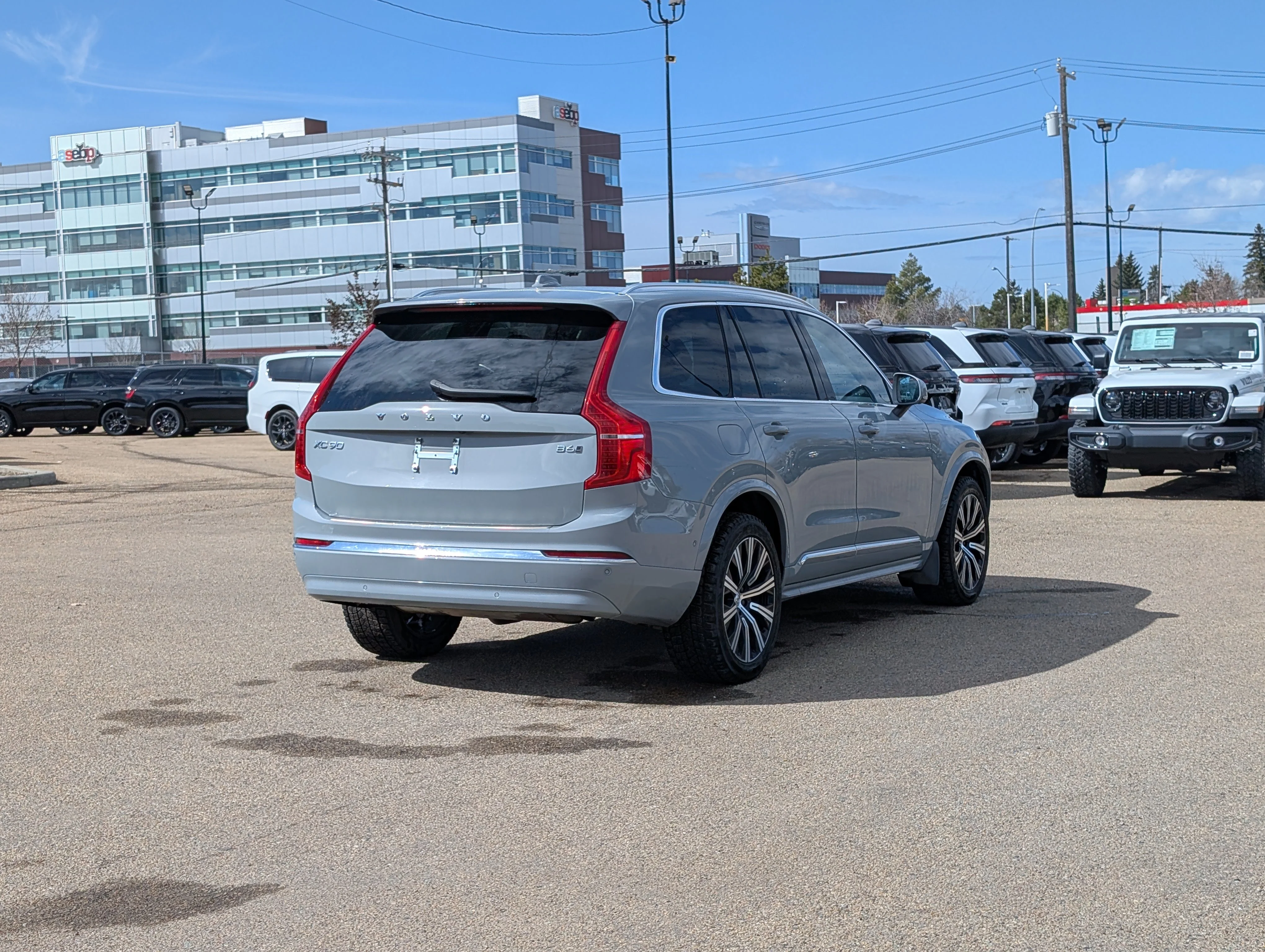 Used 2024 Crystal White Metallic Volvo Plus Bright Theme image 7