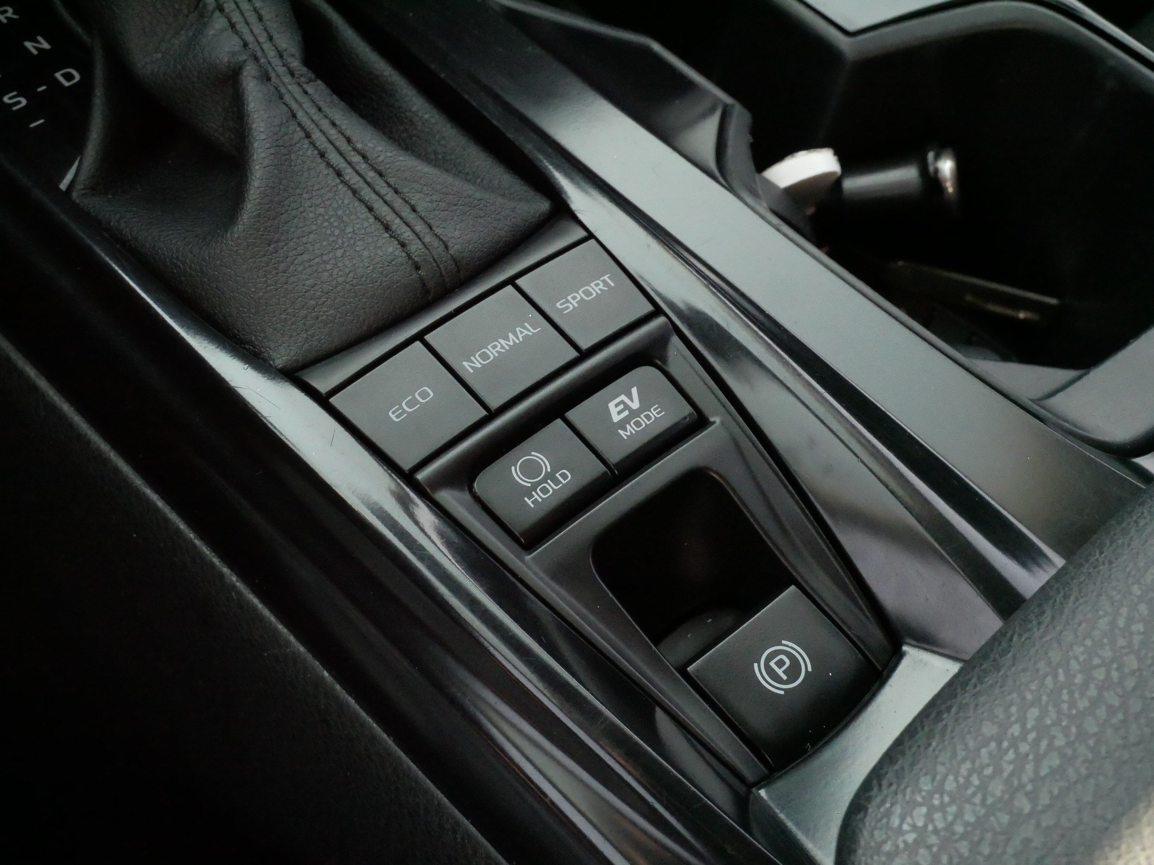 Certified Used 2025 UNDERGROUND Toyota LE image 25