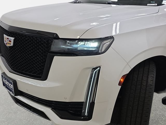 Used 2021 White Cadillac Sport image 31