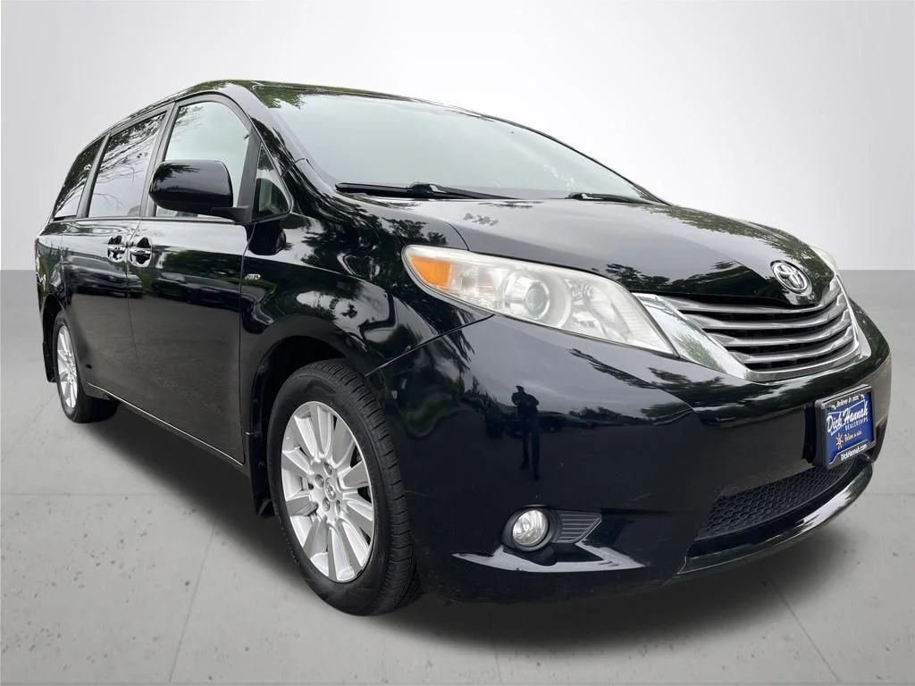 Used 2017 Black Toyota XLE image 3