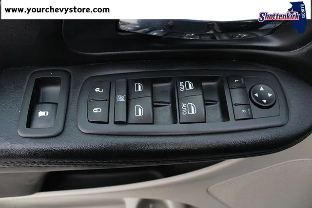 Used 2016 Silver Dodge SXT image 19