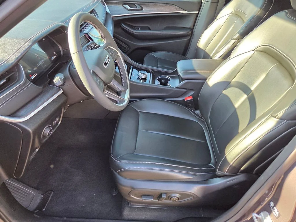 Used 2025 Gray Jeep Limited image 13