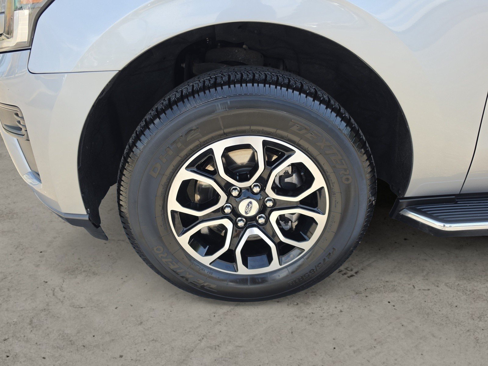 Used 2023 Silver Metallic Ford XLT image 34